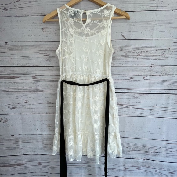 Shabby Chic Lace Embroidery White dress - Picture 2 of 6
